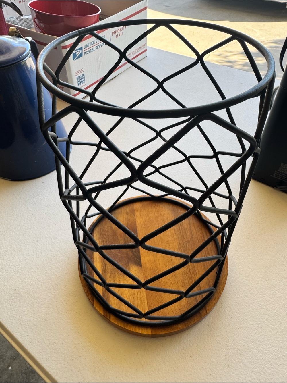 K pod holder Black Metal and Wood Accent Basket -